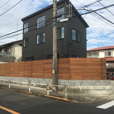 東京都八王子市：山崎邸「プライベート空間をハードウッド（ウリン）で」